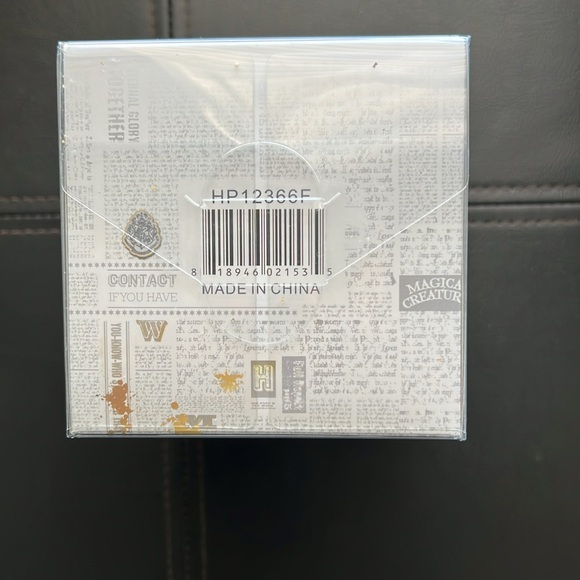 Harry Potter | Tear Drop Glass Hogwarts Crest Stemless - Picture 3 of 4